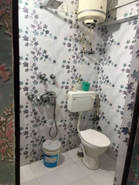 2 BHK Flat In Dda Pocket Jk, Dilshad Garden For Sale  In Dilshad Garden