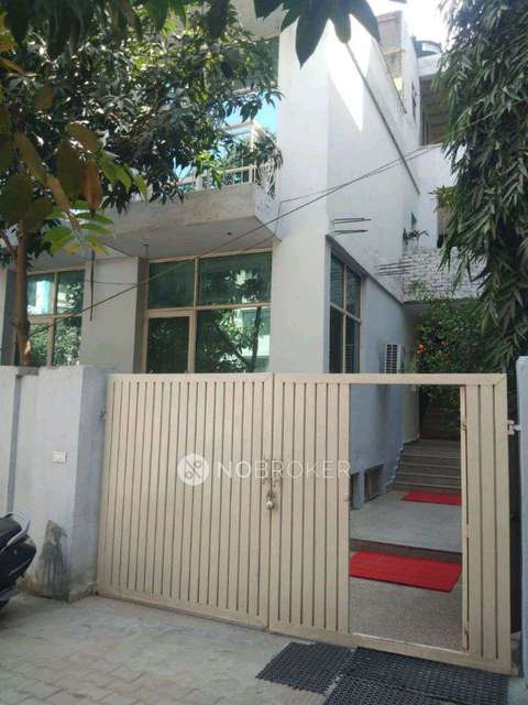 Commercial Property in Dwarka, Delhi for Rent 