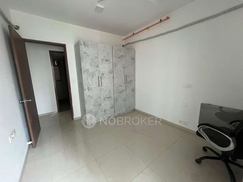 Single Room for Female In 2 BHK  In Kalpataru Immensa In Thane 
