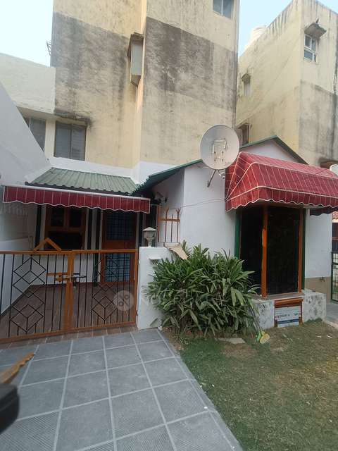 3 BHK Flat In Arun Vihar Sector 37 Noida  For Sale  In Noida Sector 37