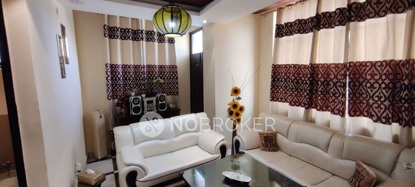 4+ BHK Flat In Standalone Building  For Sale  In Patparganj