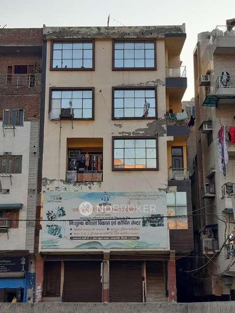 4+ BHK Flat In Standalone Building  For Sale  In Patparganj