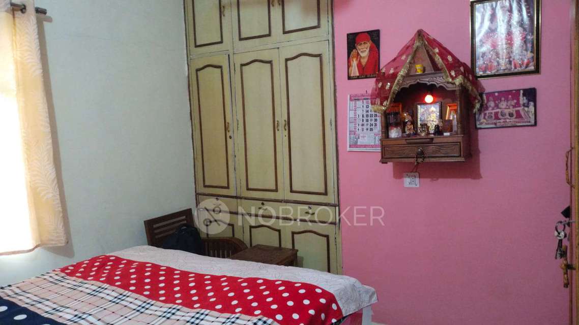 2 BHK Flat In Paragati Enclave For Sale  In A1-a2 Link Road Pragati Enclave, Lig Flats Pocket A1, Link Road, Near Biraj Fast Food, Pocket A 2, Mayur Vihar Phase Iii, Delhi, 110096, India