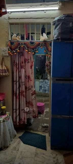 1 RK Flat In Laxmi Narayn Bldg  For Sale  In Charni Road