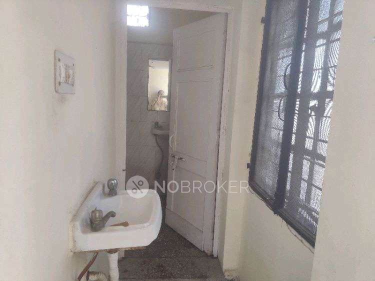 2 BHK Flat In B-9 Lig Flats Vasant Kunj For Sale  In B9 Lig Flats, Masoodpur, Sector B, Vasant Kunj, New Delhi, Delhi 110070, India