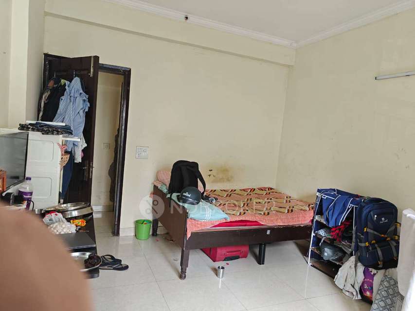 Single Room for Male In 2 BHK  In Paramount Floraville In Sector137