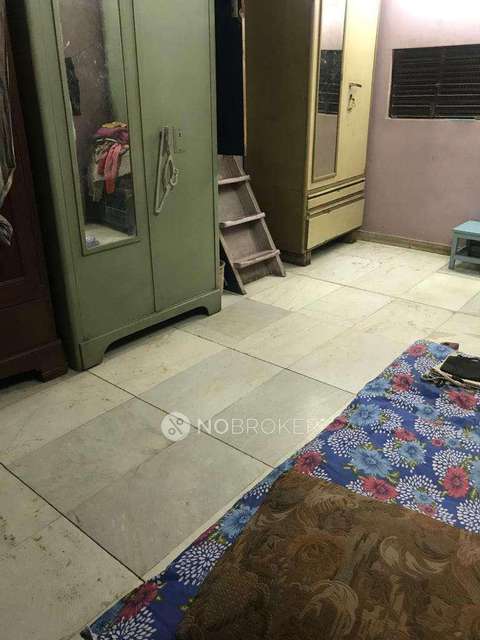 4 BHK Flat In Shantinath Jain Building For Sale  In Bhuleshwar