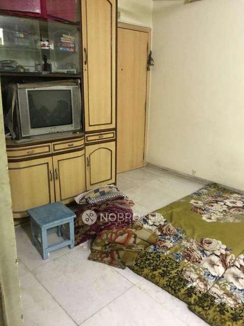 4 BHK Flat In Shantinath Jain Building For Sale  In Bhuleshwar