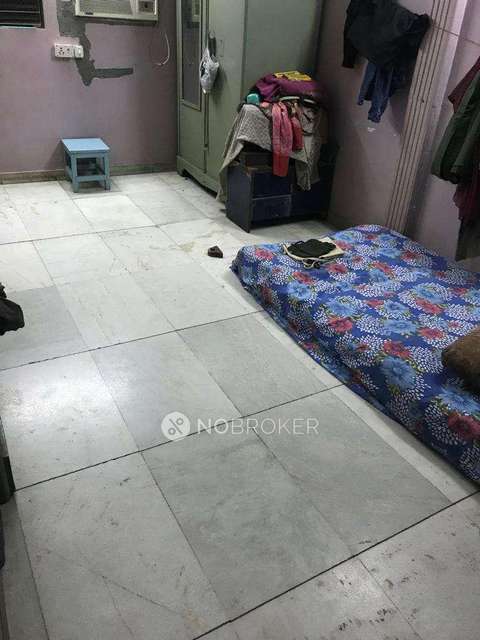 4 BHK Flat In Shantinath Jain Building For Sale  In Bhuleshwar