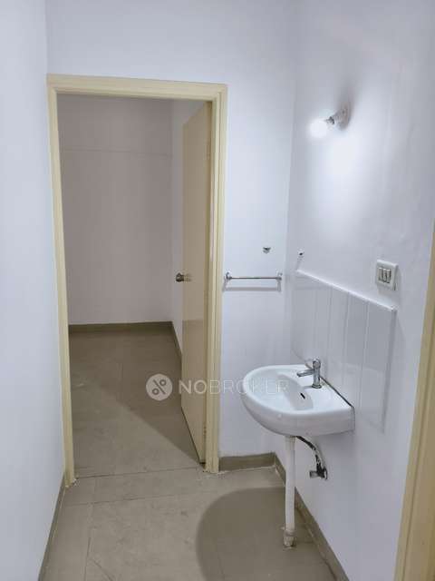 2 BHK Flat In Manjri Greenwoods for Rent  In Hadapsar