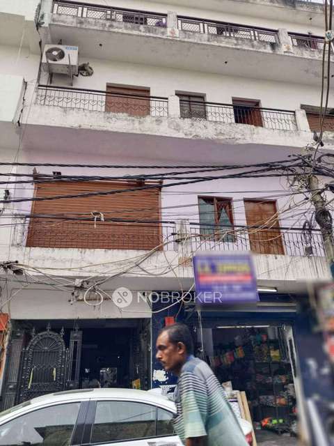 Godown/Warehouse in Janakpuri, Delhi for sale 