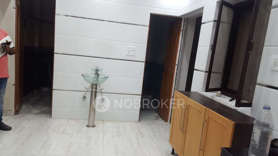 2 BHK Flat In Dda Flats  For Sale  In Dilshad Garden