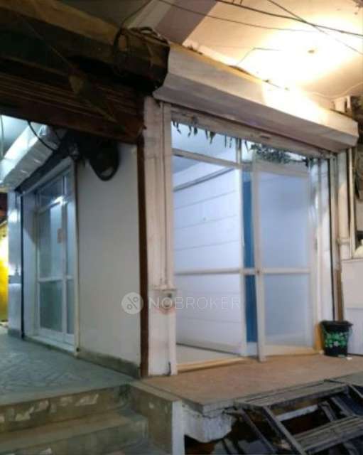 Shop in Acharya Niketan, Mayur Vihar Phase 1, Delhi for Rent 