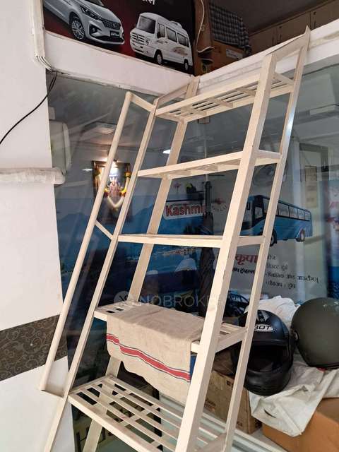 Shop in Parel, Mumbai for sale 