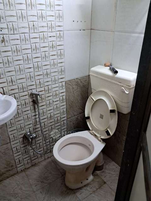 Shop in Parel, Mumbai for sale 