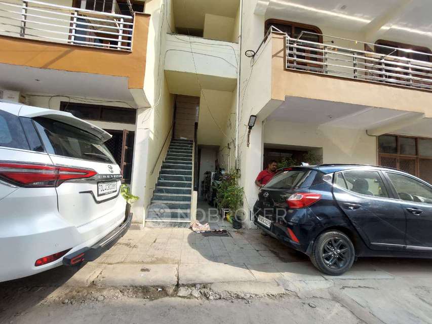 3 BHK Flat In 54, Taj Apartment, Rohini Sector 15 For Sale  In Taj Apartments