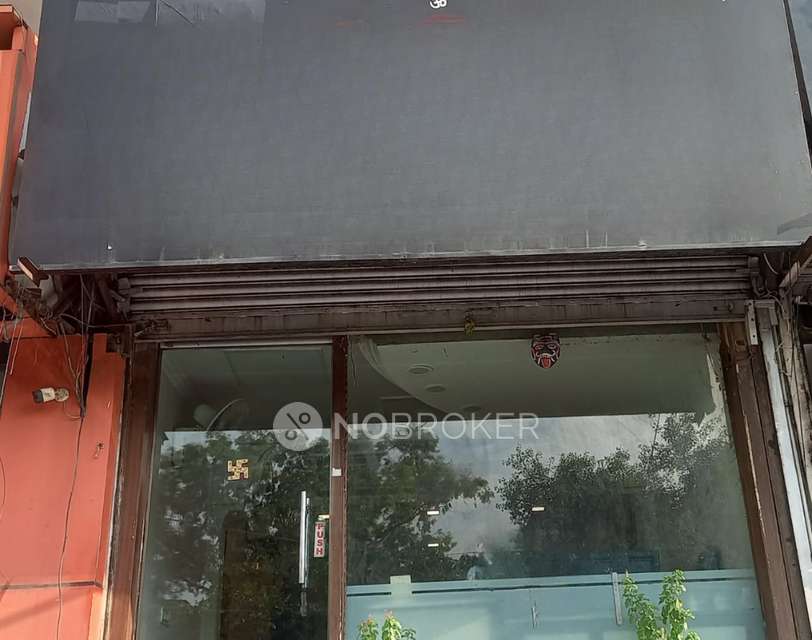 Showroom in Defence Colony, Delhi for Rent 