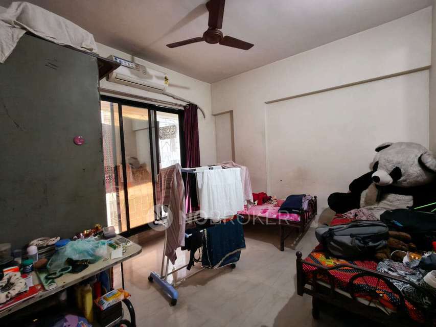 2 BHK Flat In Hiren Chsl For Sale  In  Kandivali West,