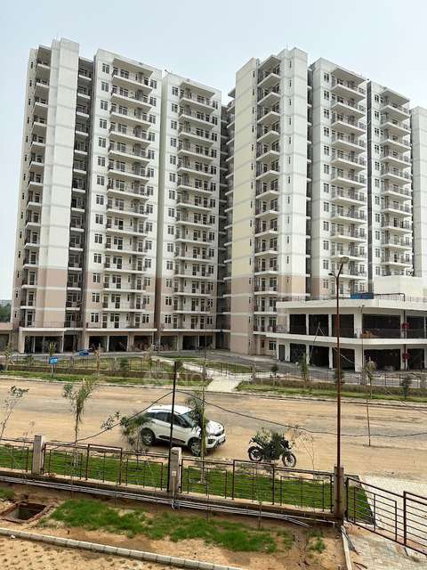 2 BHK Flat In Suncity Avenue 76 For Sale  In Main Branch Road