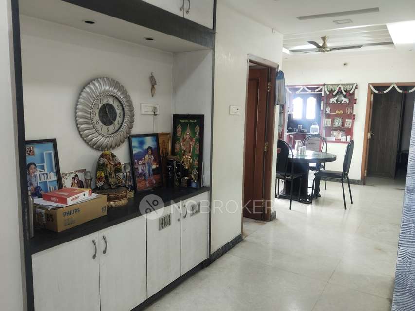 Showroom in Koyambedu, Chennai for Rent