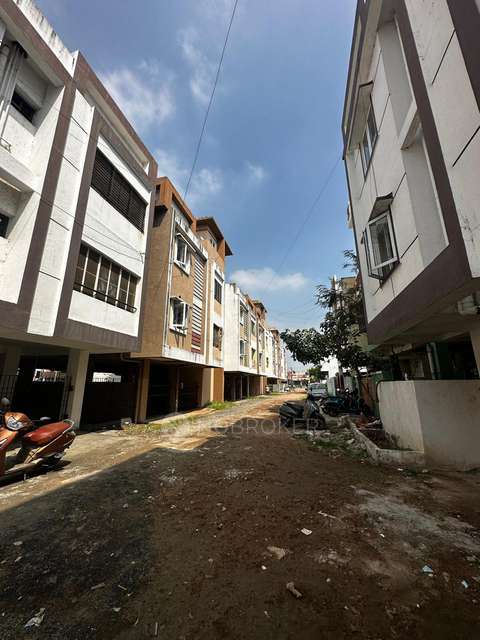 3 BHK Flat In Visalatchi Enclave For Sale  In Pallikaranai