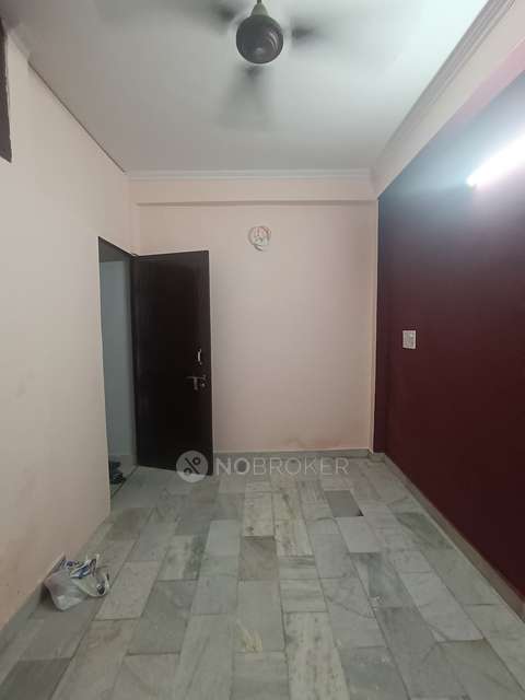 1 BHK Flat In Standalone Building  for Rent  In Shakarpur 