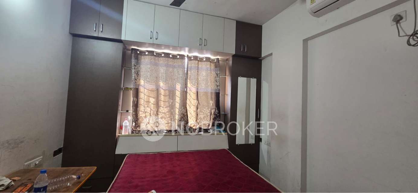 Single Room for Female In 2 BHK  In Dynamic Linea In Hadapsar