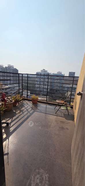Single Room for Female In 2 BHK  In Dynamic Linea In Hadapsar