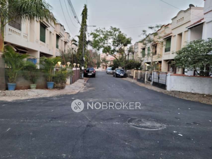 2 BHK Flat In Seven For Sale  In Madipakkam