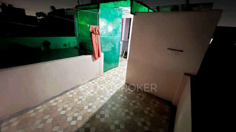 1 RK Flat In Safina Appartment  for Rent  In Pehlwan Chowk Nafees Road