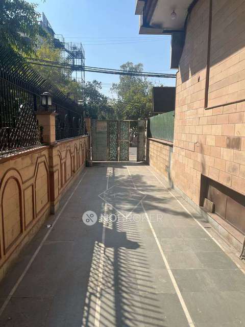 Office Space in Punjabi Bagh, Delhi for sale 