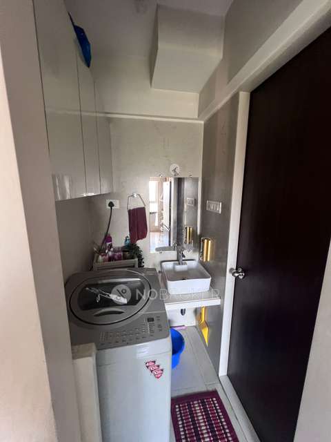 2 BHK Flat In Dosti Oro 67, Kandivali West For Sale  In Dosti Oro 67