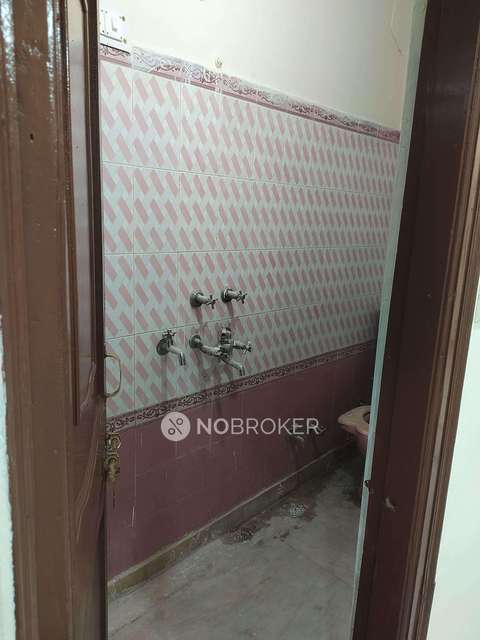 2 BHK Flat In Sb For Sale  In 351, Raja Park, Shakurpur, Delhi, 110034, India