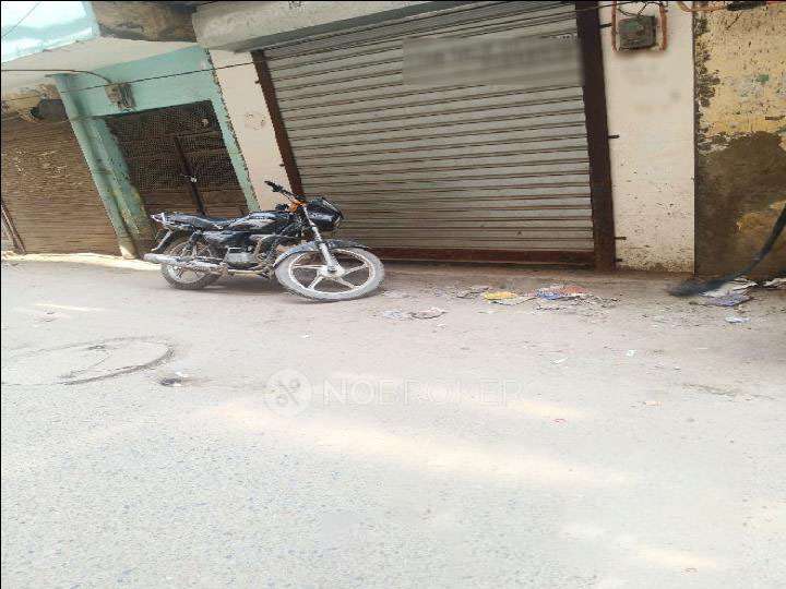 Shop in Mohan Garden, Delhi for sale 
