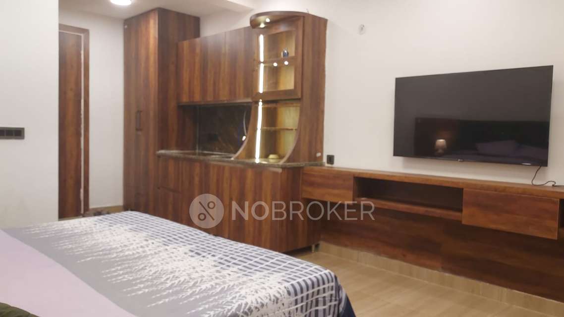 1 RK Flat In Gaur City Center For Sale  In Sector 4