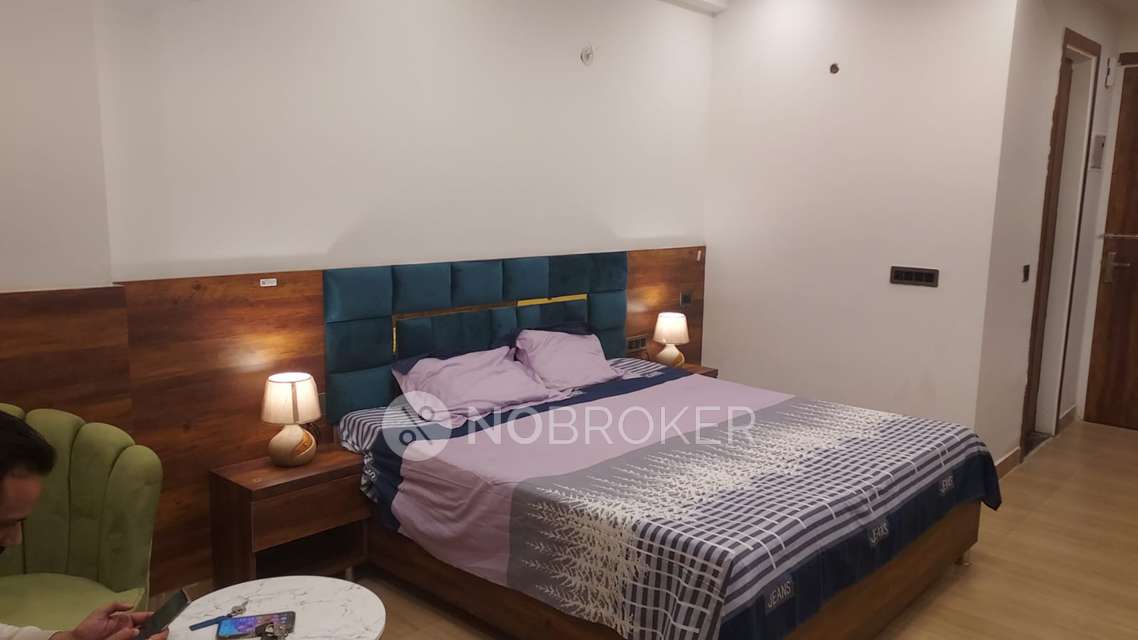 1 RK Flat In Gaur City Center For Sale  In Sector 4