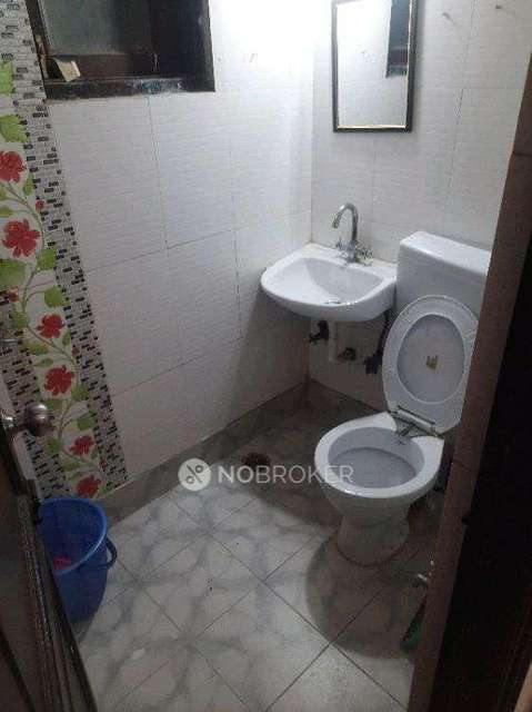 3 BHK Flat In Standalone Building  For Sale  In Rajinder Nagar