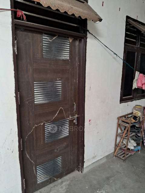 1 BHK Flat In Old Police Chowky Road for Rent  In 2742, Sector 50, Dabua Colony, Sector 50, Faridabad, Haryana 121001, India