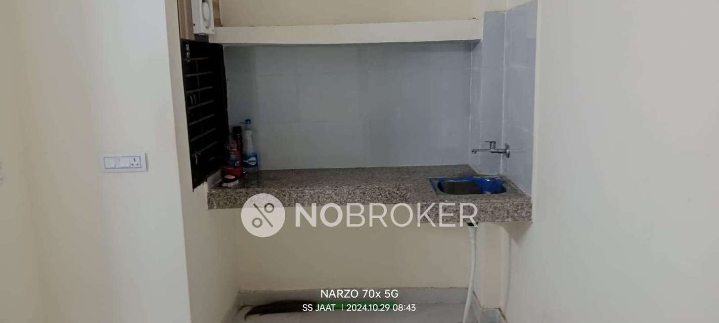 1 RK Flat In Standalone Building  for Rent  In Sector 28
