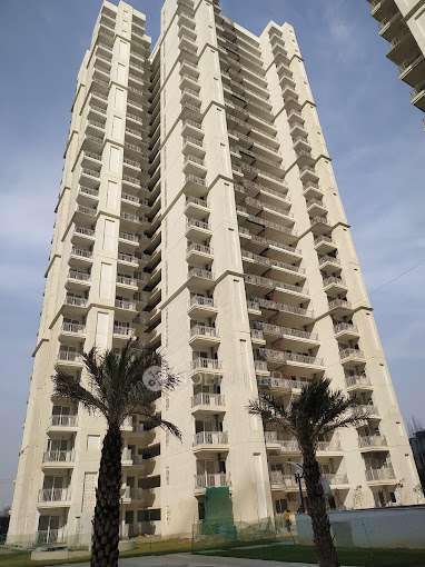 2 BHK Flat In Mahagun Mantra 2 For Sale  In Sector 10,
