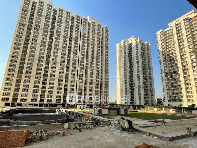 2 BHK Flat In Mahagun Mantra 2 For Sale  In Sector 10,