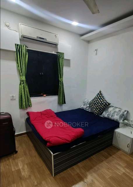 Single Room for Female In 2 BHK  In Suchidham Complex In Goregaon East