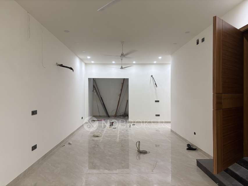 Office Space in Sarvapriya Vihar, Delhi for Rent 