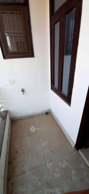 2 BHK Flat In Sps Gold For Sale  In Sector 105