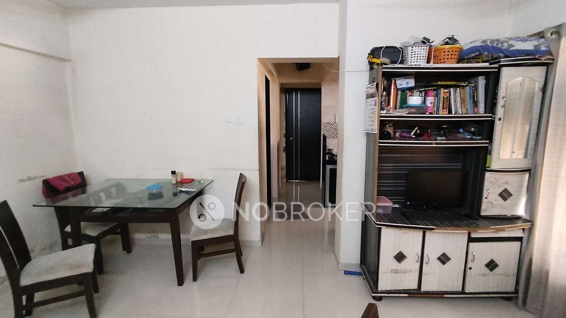 2 BHK Flat In Ch Medha Chsl For Sale  In Kandivali West