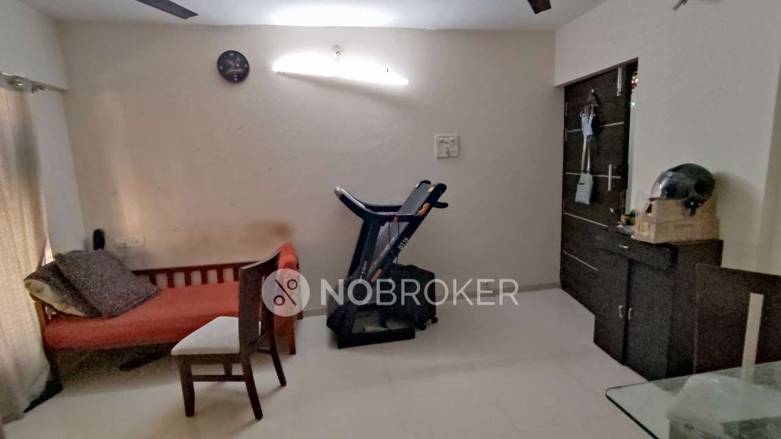 2 BHK Flat In Ch Medha Chsl For Sale  In Kandivali West