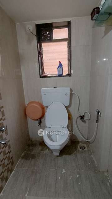 2 BHK Flat In Ch Medha Chsl For Sale  In Kandivali West