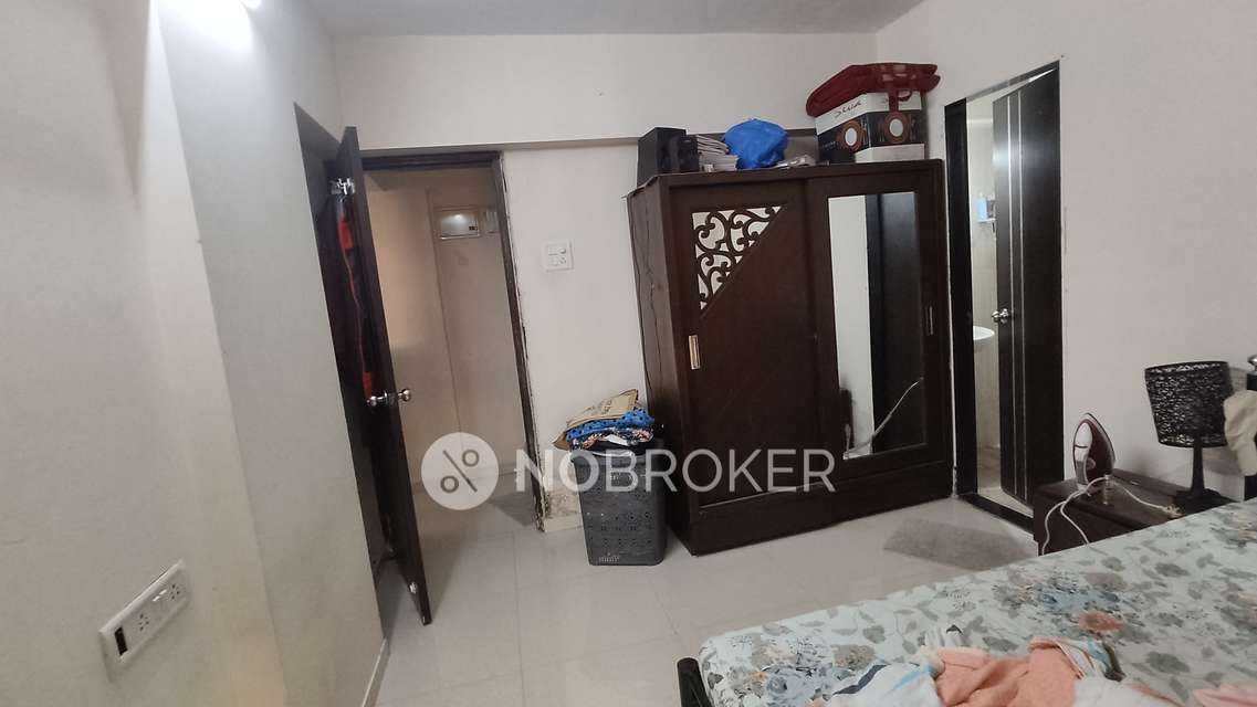 2 BHK Flat In Ch Medha Chsl For Sale  In Kandivali West