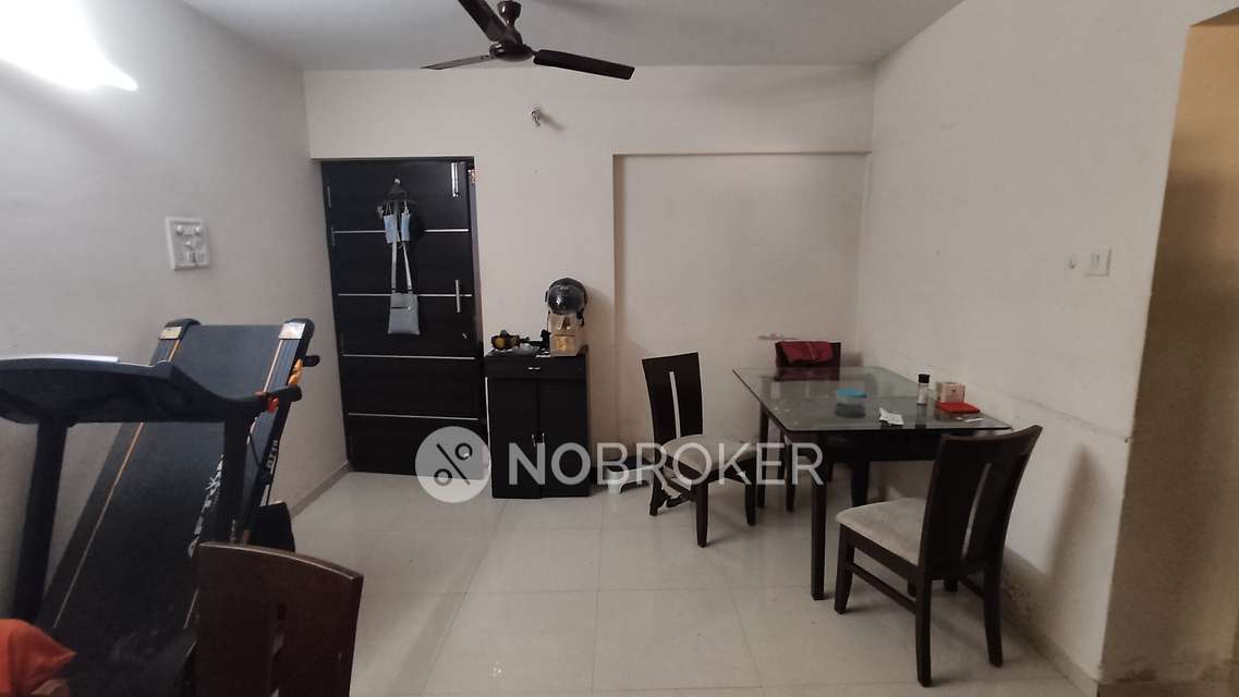 2 BHK Flat In Ch Medha Chsl For Sale  In Kandivali West