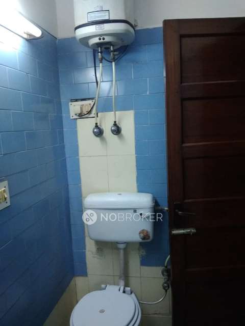 2 BHK Flat In Krist Jyoti Apartments, Parwana Road, Pitampura For Sale  In Pitam Pura